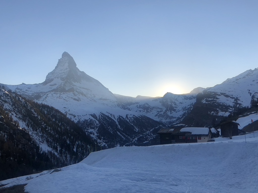 Ziemas pasaka Zermatā – slēpošanas prieki zem Matterhorna